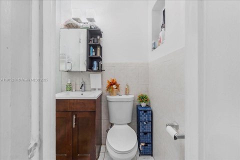 House in North Miami Beach, Florida 3 bedrooms, 113.34 sq.m. № 2055210 - photo 16