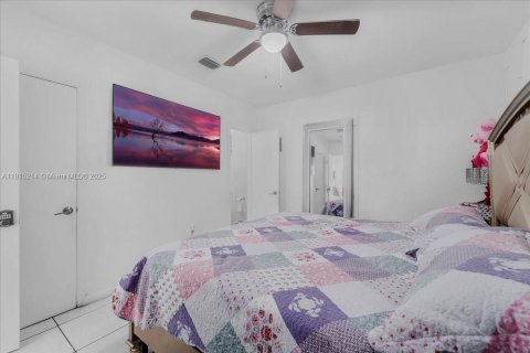 House in North Miami Beach, Florida 3 bedrooms, 113.34 sq.m. № 2055210 - photo 14