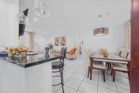 House in North Miami Beach, Florida 3 bedrooms, 113.34 sq.m. № 2055210 - photo 29