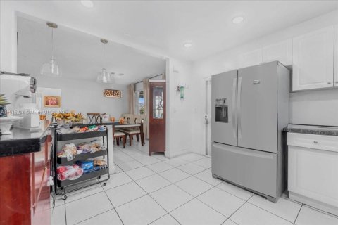House in North Miami Beach, Florida 3 bedrooms, 113.34 sq.m. № 2055210 - photo 28