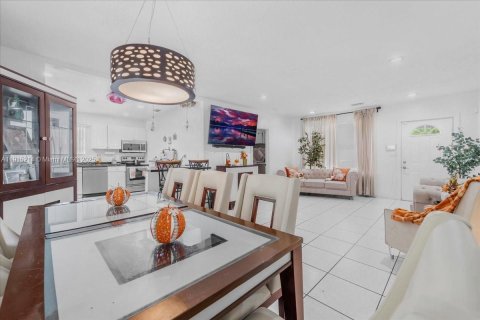 House in North Miami Beach, Florida 3 bedrooms, 113.34 sq.m. № 2055210 - photo 21