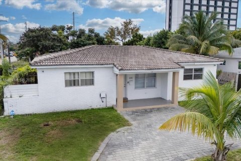 House in North Miami Beach, Florida 3 bedrooms, 113.34 sq.m. № 2055210