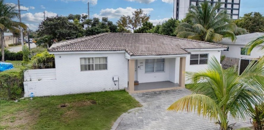House in North Miami Beach, Florida 3 bedrooms, 113.34 sq.m. № 2055210
