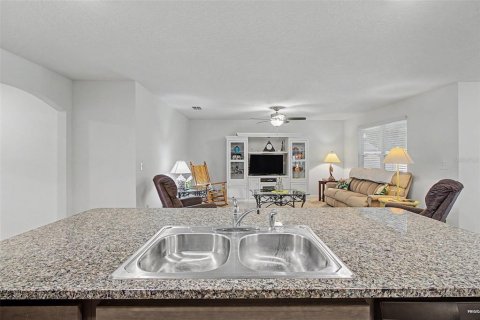 House in Newberry, Florida 3 bedrooms, 150.04 sq.m. № 2325016 - photo 6