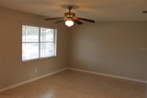 Villa ou maison à louer à Apopka, Floride: 3 chambres, 95.22 m2 № 1910137 - photo 2
