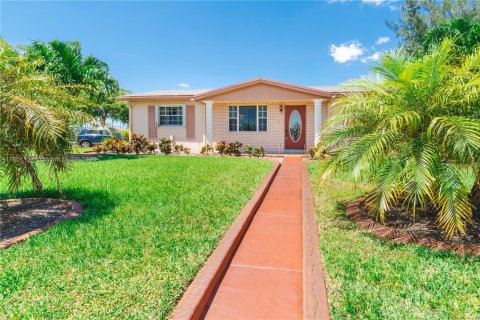 House in Miami Gardens, Florida 3 bedrooms, 95.69 sq.m. № 1741419 - photo 25