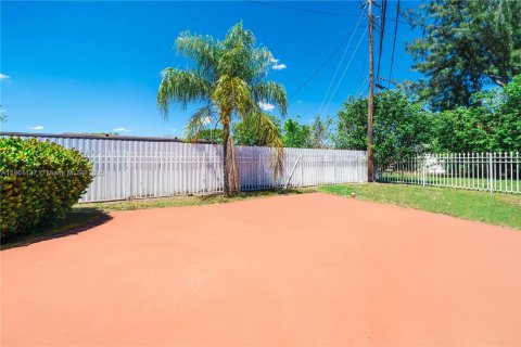 House in Miami Gardens, Florida 3 bedrooms, 95.69 sq.m. № 1741419 - photo 24