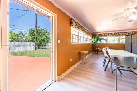 House in Miami Gardens, Florida 3 bedrooms, 95.69 sq.m. № 1741419 - photo 22