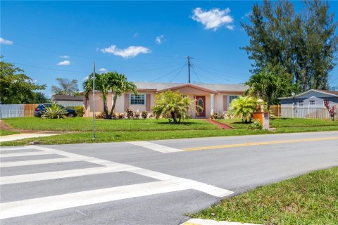 House in Miami Gardens, Florida 3 bedrooms, 95.69 sq.m. № 1741419 - photo 26