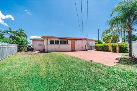 House in Miami Gardens, Florida 3 bedrooms, 95.69 sq.m. № 1741419 - photo 23