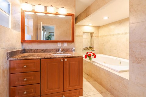 House in Miami Gardens, Florida 3 bedrooms, 95.69 sq.m. № 1741419 - photo 13