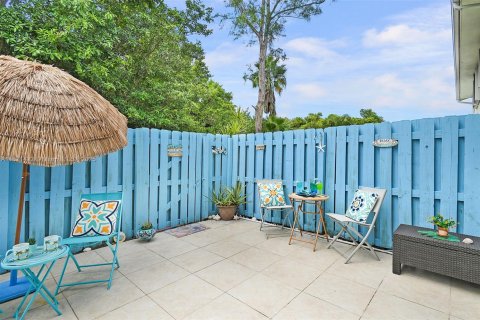 Снять в аренду таунхаус в Дженсен-Бич, Флорида 2 спальни, 117.99м2, № 2088724 - фото 17