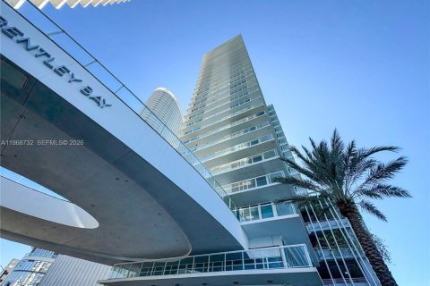 Condominio en alquiler en Miami Beach, Florida, 2 dormitorios, 116.31 m2 № 2031722 - foto 2