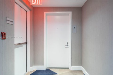 Condominio en alquiler en Miami Beach, Florida, 2 dormitorios, 116.31 m2 № 2031722 - foto 12
