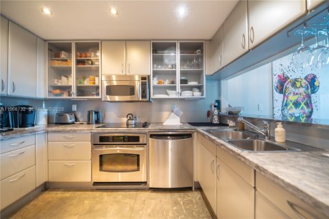 Condominio en alquiler en Miami Beach, Florida, 2 dormitorios, 116.31 m2 № 2031722 - foto 16