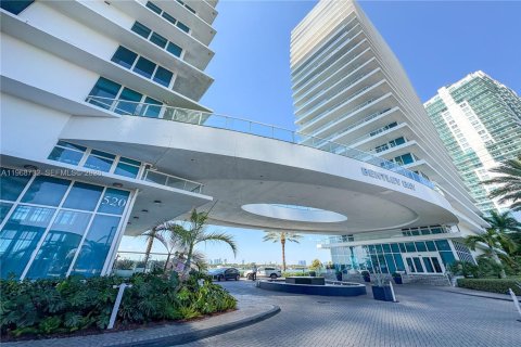 Condominio en alquiler en Miami Beach, Florida, 2 dormitorios, 116.31 m2 № 2031722 - foto 1