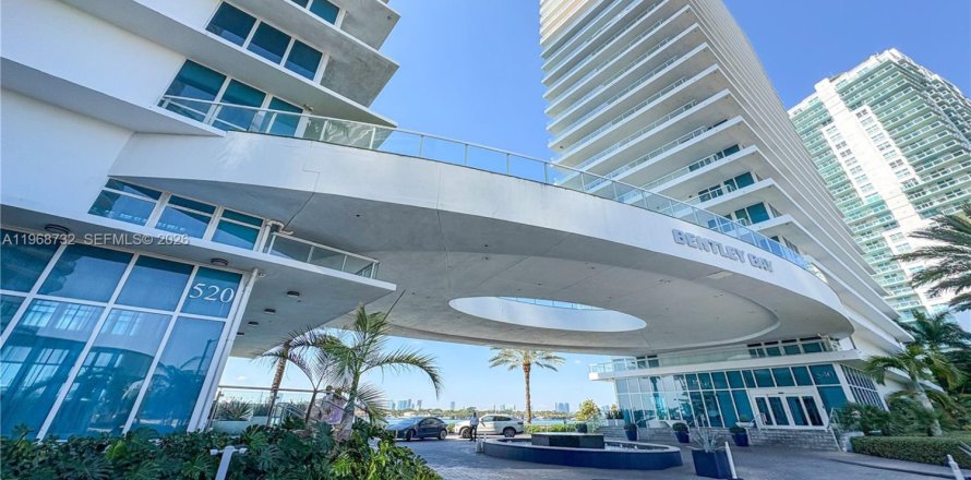 Condominio en Miami Beach, Florida, 2 dormitorios  № 2031722