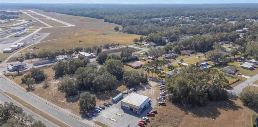Commercial property in Inverness, Florida 255.48 sq.m. № 2229264