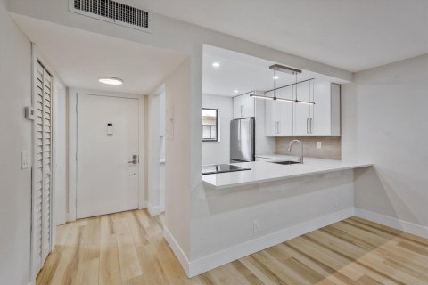 Condo in Delray Beach, Florida, 1 bedroom  № 2169930 - photo 9