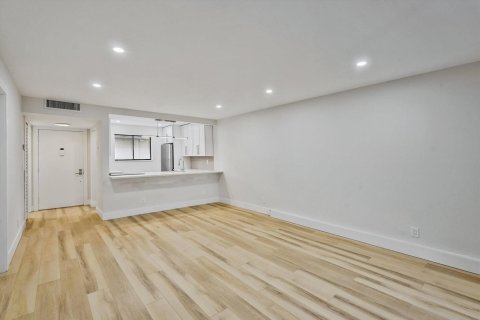 Condo in Delray Beach, Florida, 1 bedroom  № 2169930 - photo 11