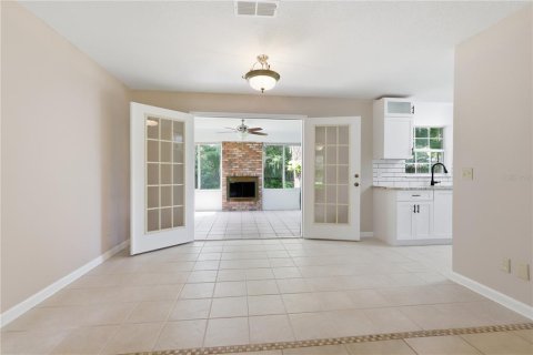 House in DeLand, Florida 2 bedrooms, 89.19 sq.m. № 2266580 - photo 4