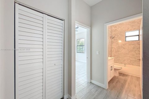 Снять в аренду виллу или дом в Окленд-Парк, Флорида 3 спальни, № 1954299 - фото 9