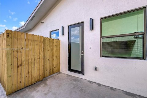 Снять в аренду виллу или дом в Окленд-Парк, Флорида 3 спальни, № 1954299 - фото 7