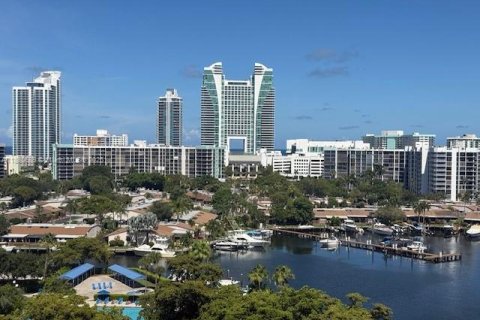 Condominio en venta en Hallandale Beach, Florida, 1 dormitorio, 76.92 m2 № 2014052 - foto 9