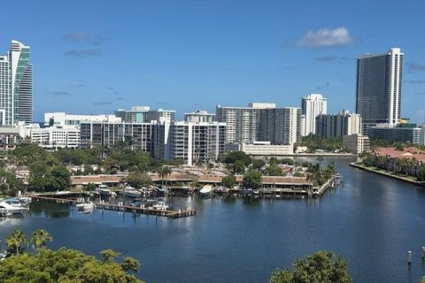 Condominio en venta en Hallandale Beach, Florida, 1 dormitorio, 76.92 m2 № 2014052 - foto 10