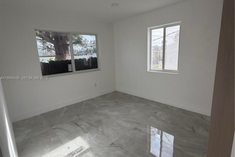 Купить виллу или дом в Майами-Спрингс, Флорида 4 спальни, 135.82м2, № 2060746 - фото 17