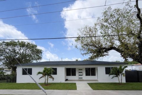 Купить виллу или дом в Майами-Спрингс, Флорида 4 спальни, 135.82м2, № 2060746 - фото 2