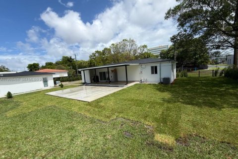 Купить виллу или дом в Майами-Спрингс, Флорида 4 спальни, 135.82м2, № 2060746 - фото 9