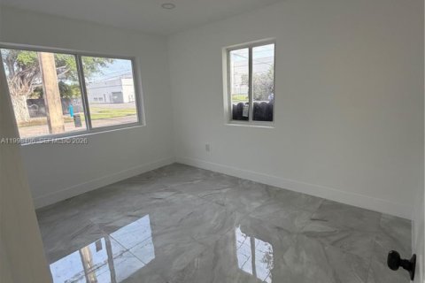 Купить виллу или дом в Майами-Спрингс, Флорида 4 спальни, 135.82м2, № 2060746 - фото 15