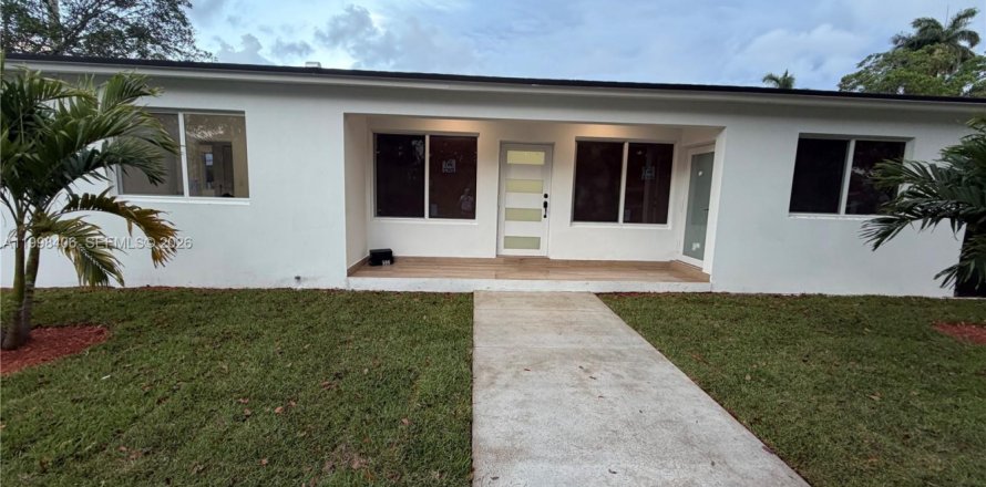 Дом в Майами-Спрингс, Флорида 4 спальни, 135.82м2 № 2060746