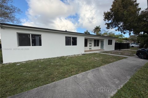 Купить виллу или дом в Майами-Спрингс, Флорида 4 спальни, 135.82м2, № 2060746 - фото 5