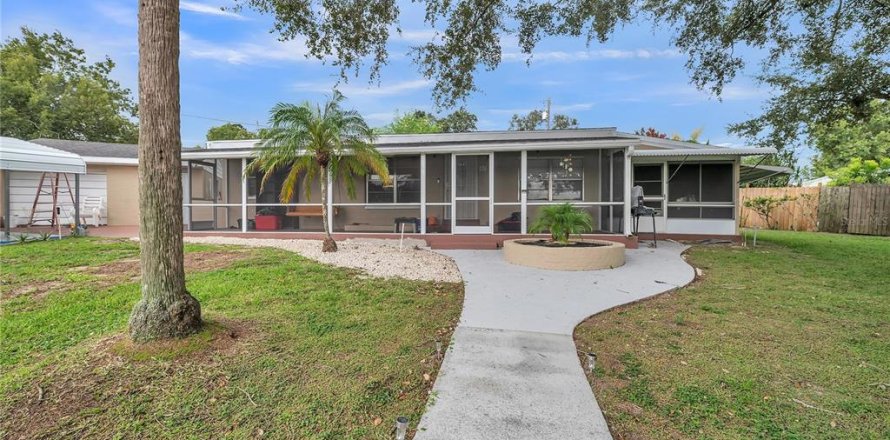 House in Lake Placid, Florida 3 bedrooms, 104.05 sq.m. № 1843073