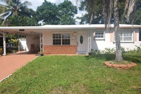 Casa en alquiler en Hollywood, Florida, 2 dormitorios, 83.61 m2 № 1953420 - foto 1