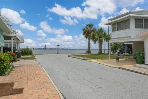 House in Bradenton, Florida 2 bedrooms, 90.49 sq.m. № 2097020 - photo 2