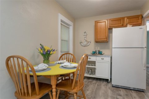 House in Bradenton, Florida 2 bedrooms, 90.49 sq.m. № 2097020 - photo 8