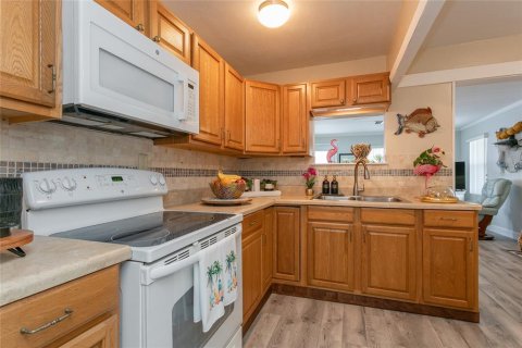 House in Bradenton, Florida 2 bedrooms, 90.49 sq.m. № 2097020 - photo 11
