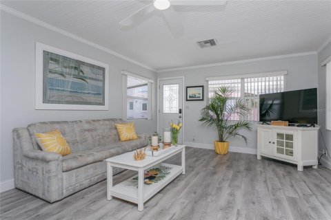 House in Bradenton, Florida 2 bedrooms, 90.49 sq.m. № 2097020 - photo 6