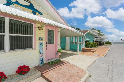 House in Bradenton, Florida 2 bedrooms, 90.49 sq.m. № 2097020