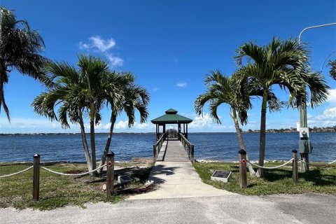 House in Bradenton, Florida 2 bedrooms, 90.49 sq.m. № 2097020 - photo 28