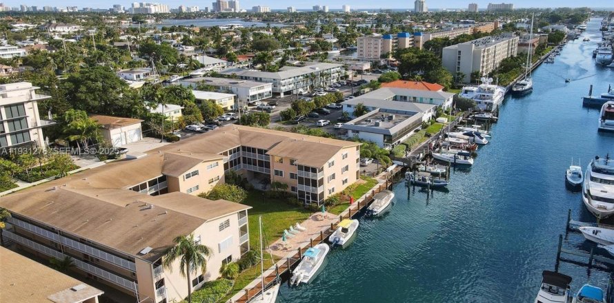 Condo à Fort Lauderdale, Floride, 3 chambres № 1989843