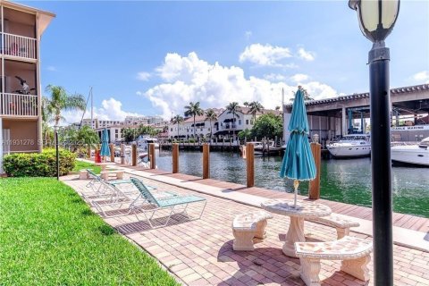 Copropriété à vendre à Fort Lauderdale, Floride: 3 chambres, 99.41 m2 № 1989843 - photo 3