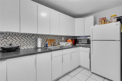Copropriété à vendre à Hialeah Gardens, Floride: 2 chambres, 89.19 m2 № 1889722 - photo 20