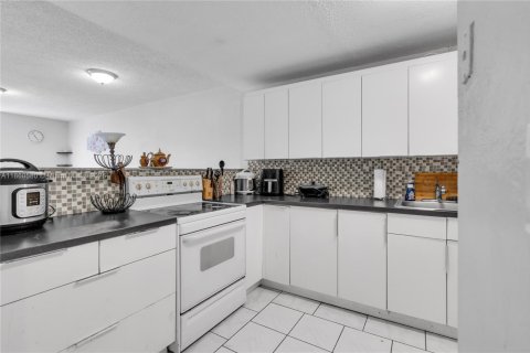 Copropriété à vendre à Hialeah Gardens, Floride: 2 chambres, 89.19 m2 № 1889722 - photo 19