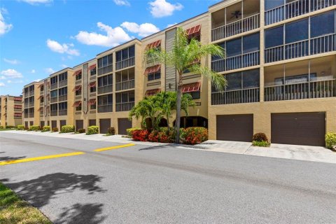 Condominio en Saint Petersburg, Florida, 2 dormitorios № 2101513