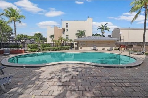 Copropriété à louer à Miami, Floride: 2 chambres, 78.97 m2 № 2084262 - photo 10