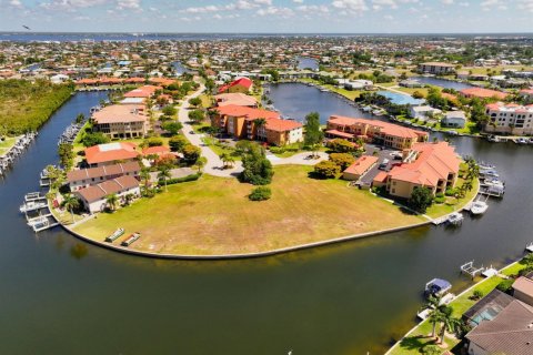 Commercial property in Punta Gorda, Florida № 2175425